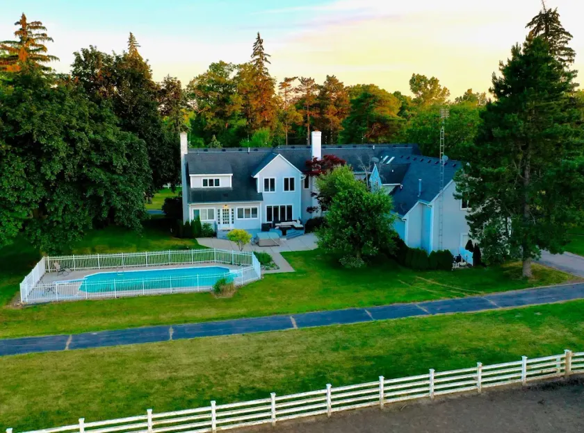 Bright and spacious farm house retreat. - Image 1