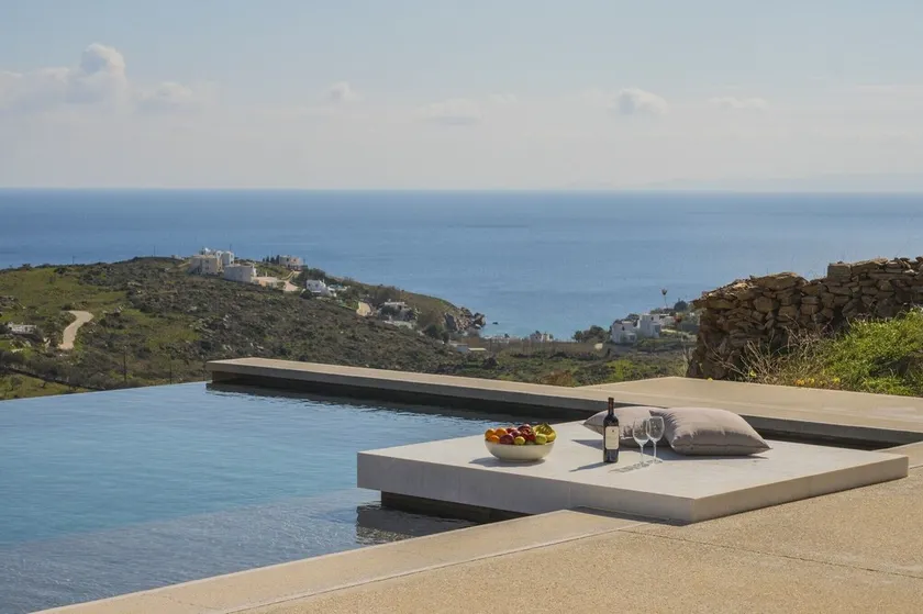 4 bedroom accommodation in Siros - Image 1