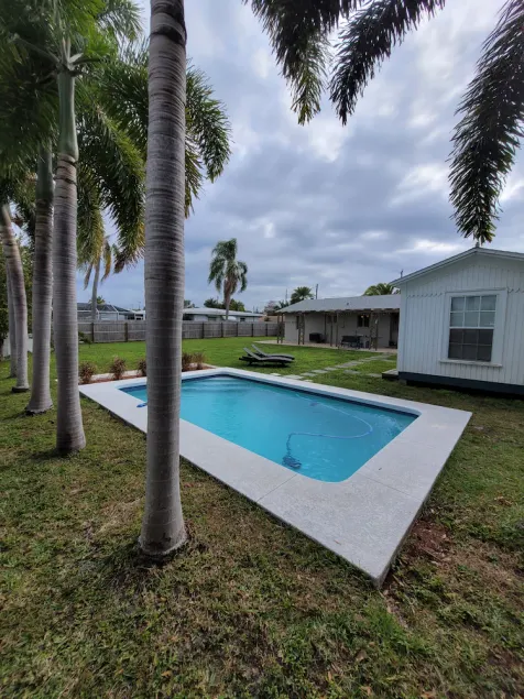 Tolle Lage! Privates 2 Schlafzimmer - 1 Badezimmer Poolhaus. Nur wenige Minuten zum Siesta Key. - Image 1