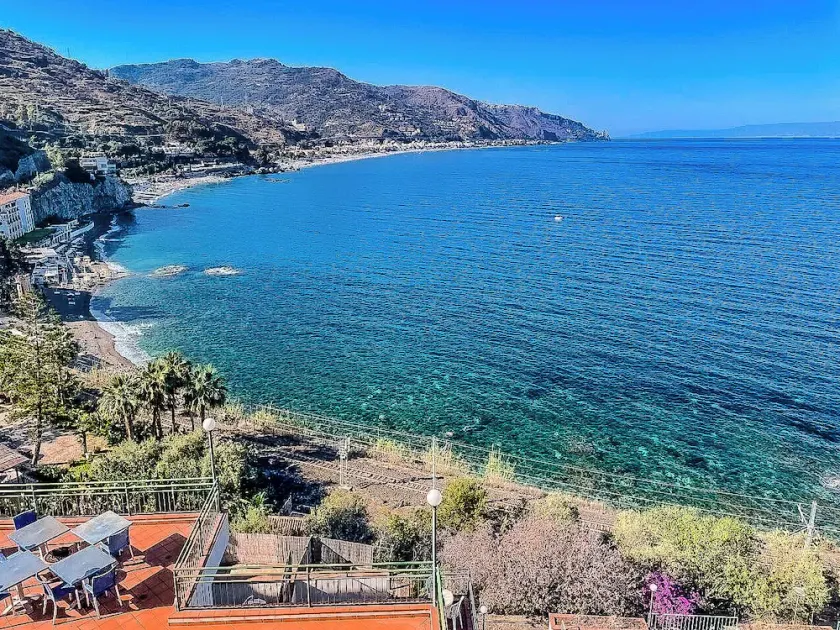 Hotiday Taormina Baia - Image 1