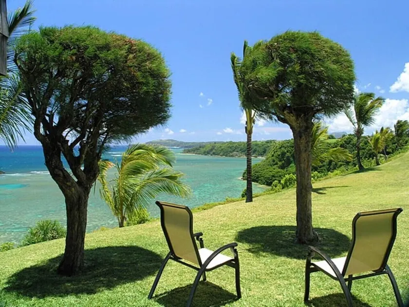 E2: 1 bedroom, 1st floor, oceanfront - Image 1