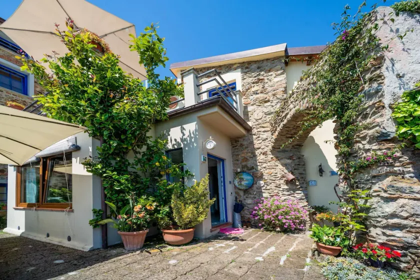 Flat with terrace,A/C, Wi-Fi, pool, e-car charging station, family friendly - Image 1