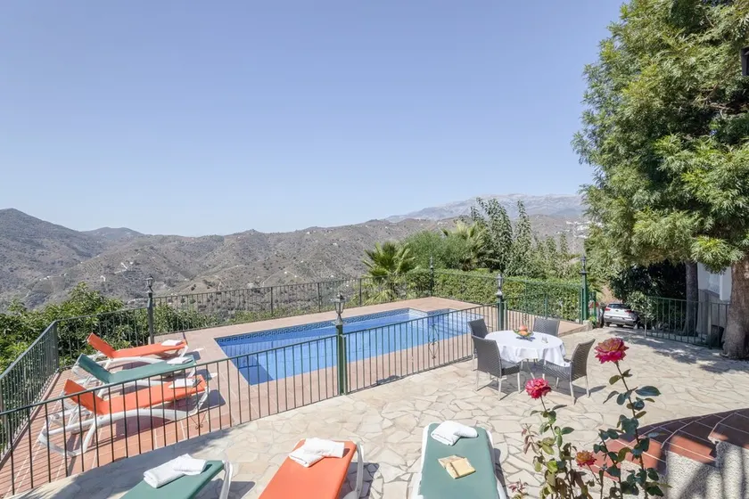 Charmantes Ferienhaus \"Las Olivas\" mit Balkon, Pool & WiFi; Parkplatz vorhanden - Image 1