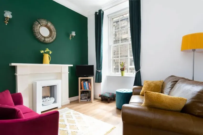 Warm & cosy 2-bedroom apartment in the heart ❤️ of Stockbridge; picturesque area - Image 1