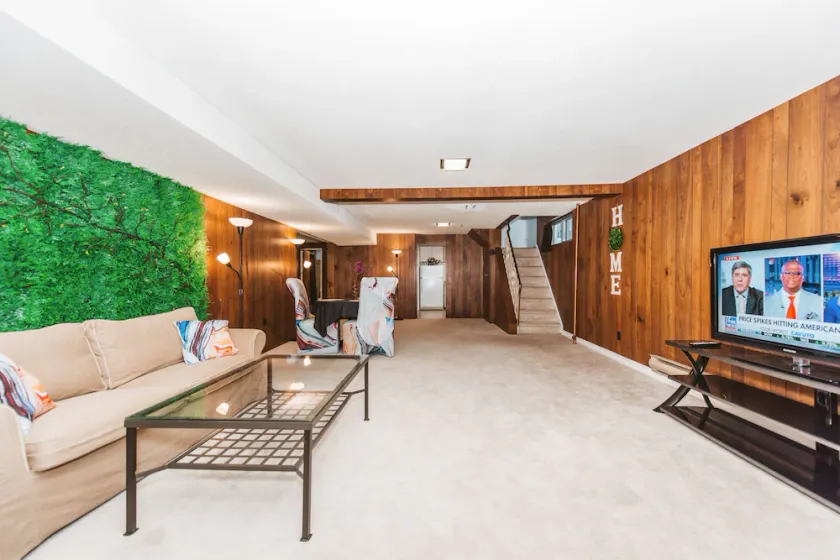 Spacious Suite by the Lake, Great Neighbourhood! FREE Airport Pick-up - Image 1