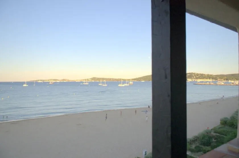 SÄLLSYNT! På stranden - Exceptionell utsikt PORT GRIMAUD<br>Luftkonditionerad lägenhet - Image 1