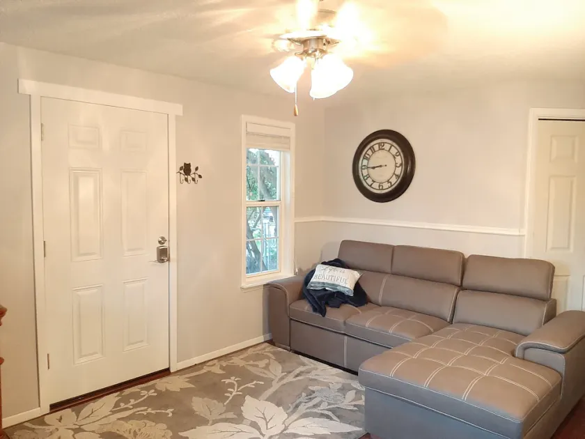 Birdhouse Apartment - Image 1