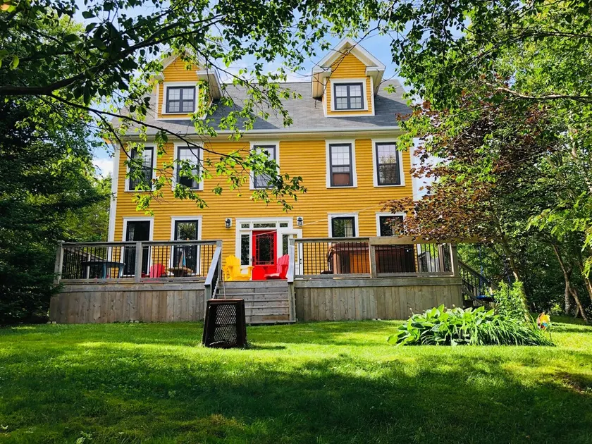 Nine Island Cottage - Lake front, Hot Tub, 45 mins from St. John's, Sleeps 14 - Image 1