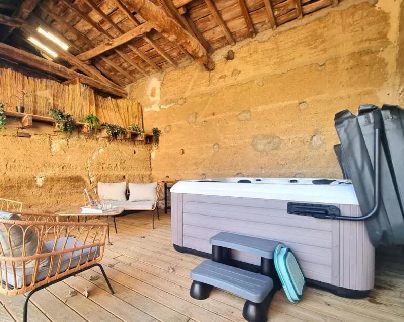 Gîte de Charme avec SPA et Parking Privé à la Campagne - Image 1