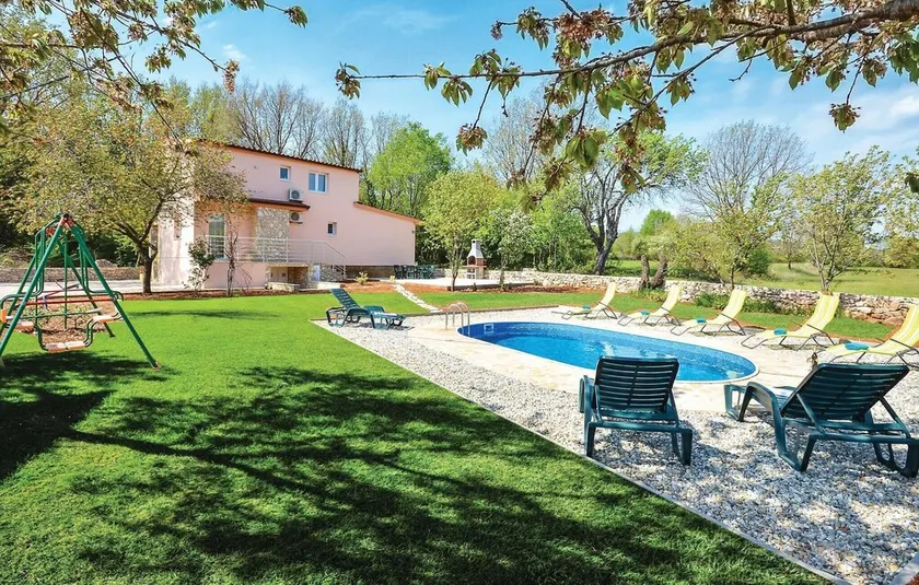 Four-Bedroom Holiday Home In Lecevica - Image 1