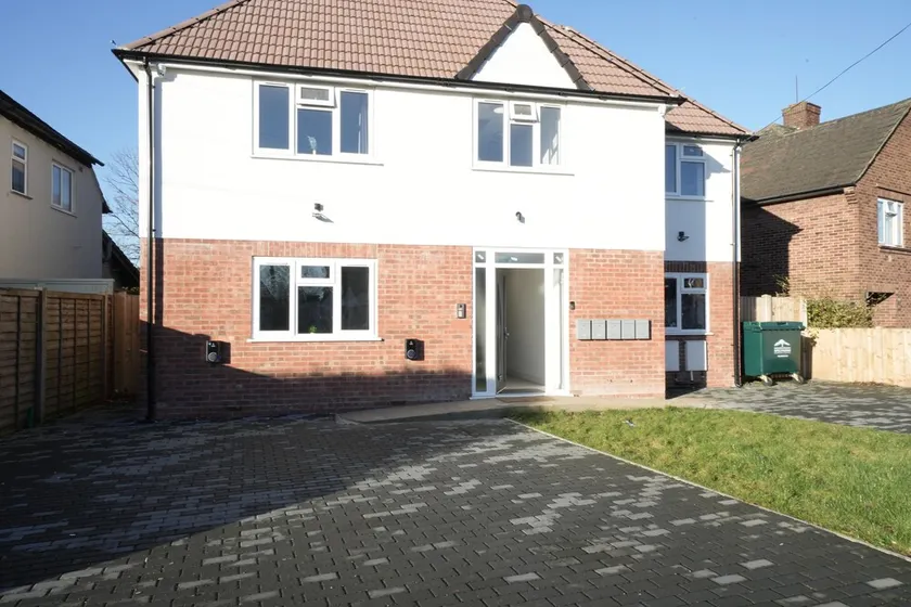 Near Heathrow Airport -FREE Parking-Full apartments-Near M4-1 bus LHR - Image 1
