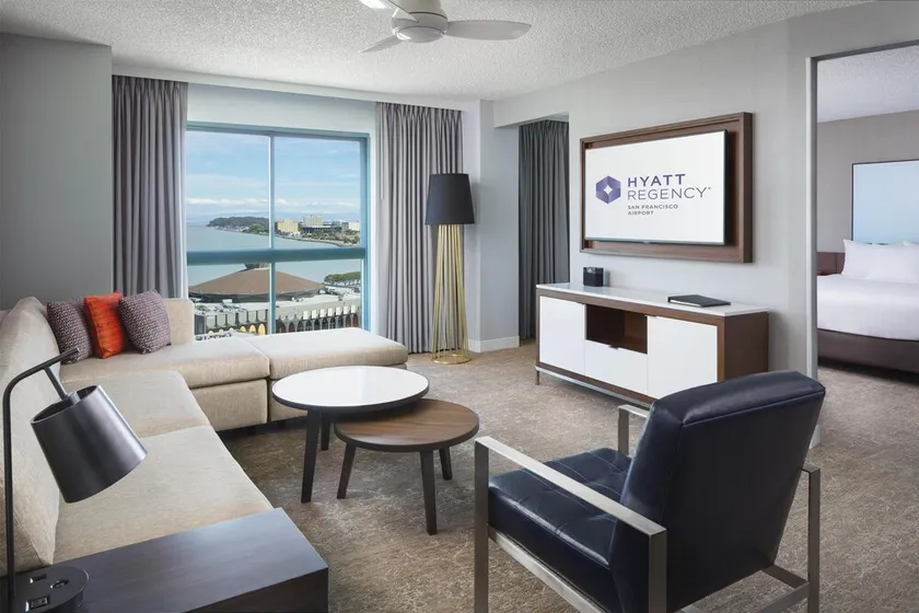 2 Connecting Suites at a 4⭐️ Hotel - Image 1