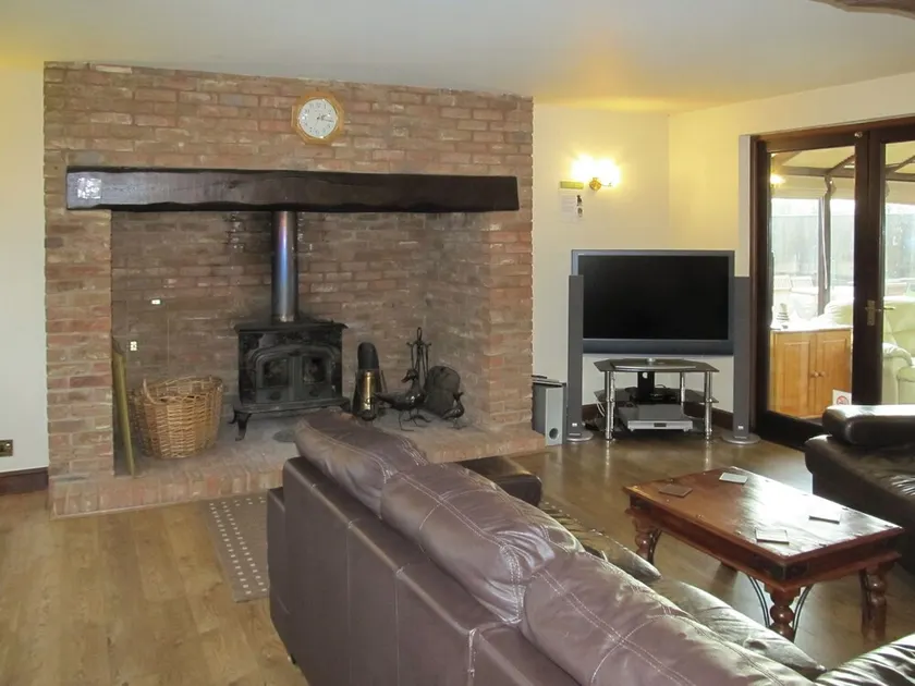 4 bedroom accommodation in Dumpling Green, near Dereham - Image 1