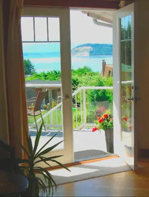 View Beach 'Library' Guest House for 3, Sunlight Beach access Whidbey Island - Image 1