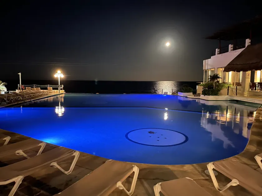 Beachfront Ocean View-boutique apartment •Gym •Spa - Image 1