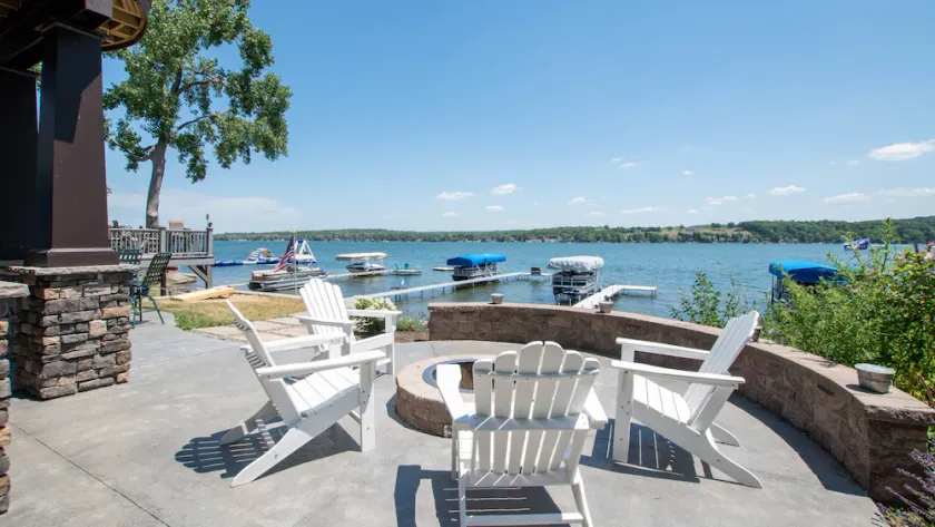 Grayshores Getaway: Spectacular Sunrise Views on Conesus Lake! - Image 1