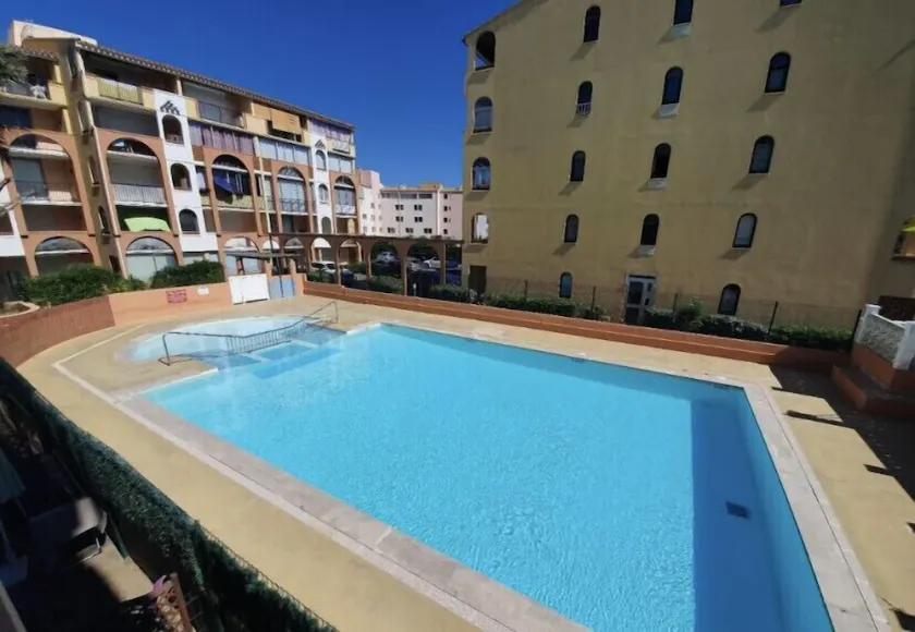 T2 air-conditioned apartment with swimming pool close to grande plage richelieu - Image 1