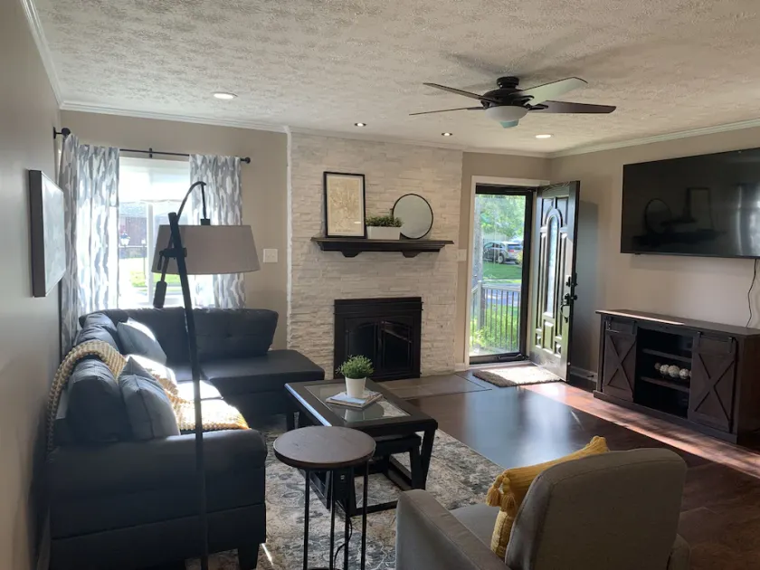 Spacious, modern 4 bd, 2 bath w/upscale backyard - Image 1