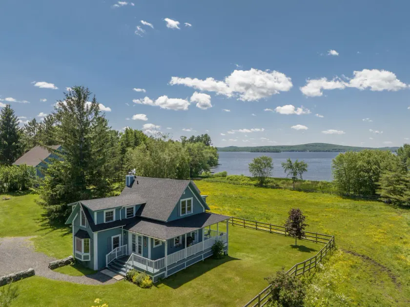 North House - Lovely Lac-Brome 3 Bedroom Lakefront Cottage - Image 1