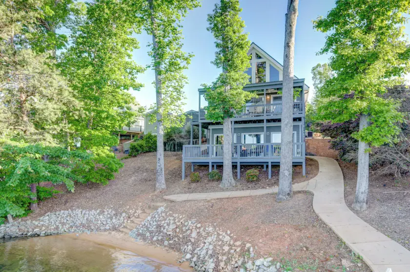 Helt ny! 4 BR Lakefront Home. Privat havn, stor udsigt over vandet! 15min til Clemson - Image 1