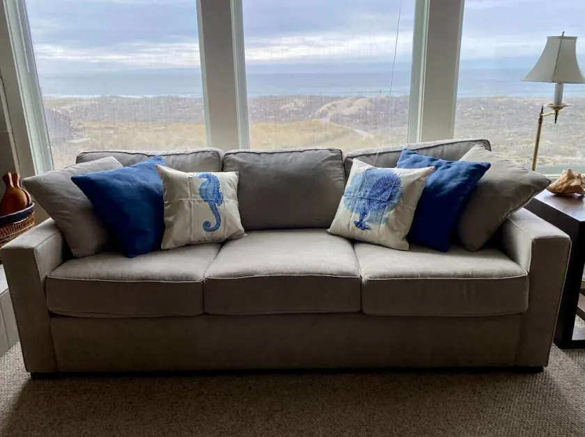 Serene beachfront getaway, breathtaking ocean views, steps from the beach! - Image 1