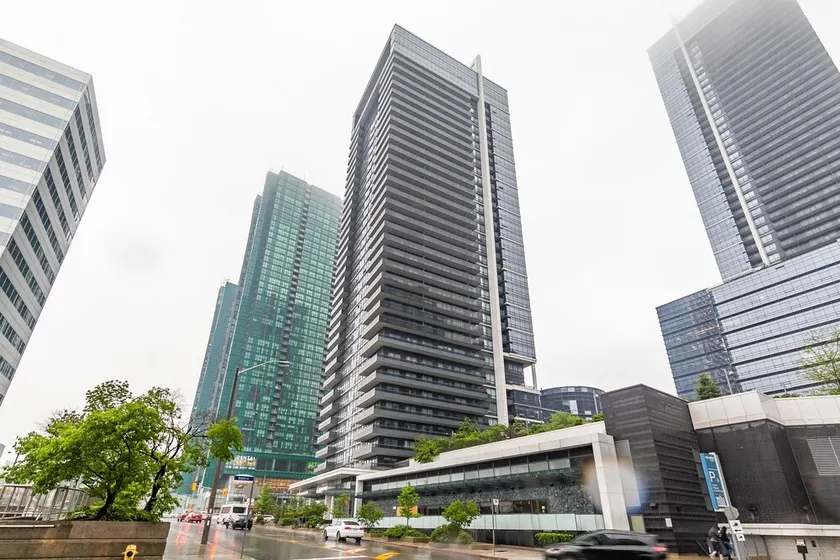 Modern 2Bd 2Ba Skyscraper Free parking - Image 1