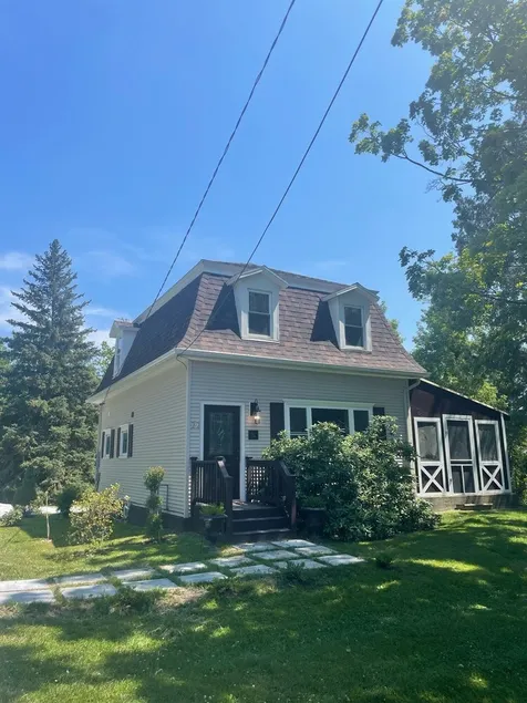 Remodeled historic home, large yard & garden, walk to downtown, parks, & trails - Image 1