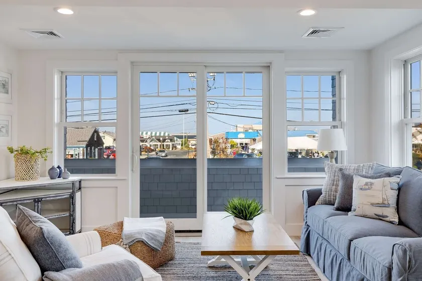 Luxury Ocean View Corner Condo (725S.F.) - Image 1