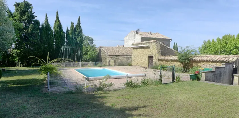 Maison avec piscine, en plein cœur du village de Rochegude - Image 1