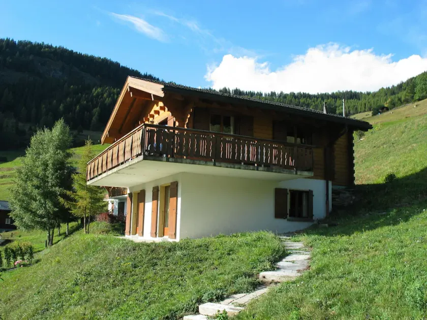 Cerca de Verbier tranquilo pueblo suizo, impresionantes vistas - Image 1