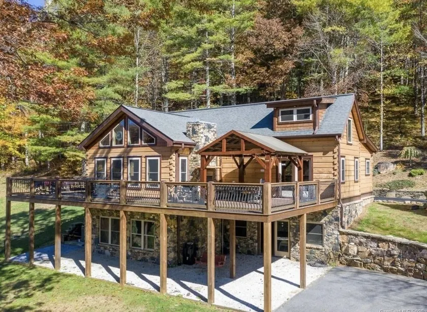 Bear Creek Cabin! Hot Tub+Fire Pit, Fireplace, Mtn Lodge, Private, WiFi, Grill! - Image 1