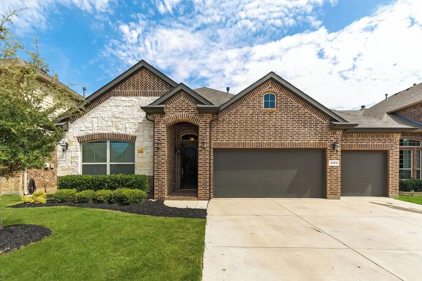 TCH - Spacious 5bd/3ba in Fort Worth w/ Workspace - Image 1