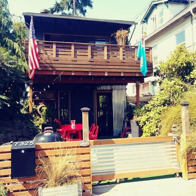 Nautical Theme, Clean, Romantic, Fire Pit, 420 & small pet friendly,near dining  - Image 1