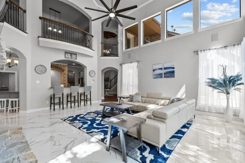 Luxurious 5 BR w/ Swimming Pool, Hot Tub & Theater Room in Murphy - Image 1