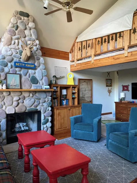 Mystic Treefort- A Spacious Home inside the gates of Lakeside Ohio - Image 1