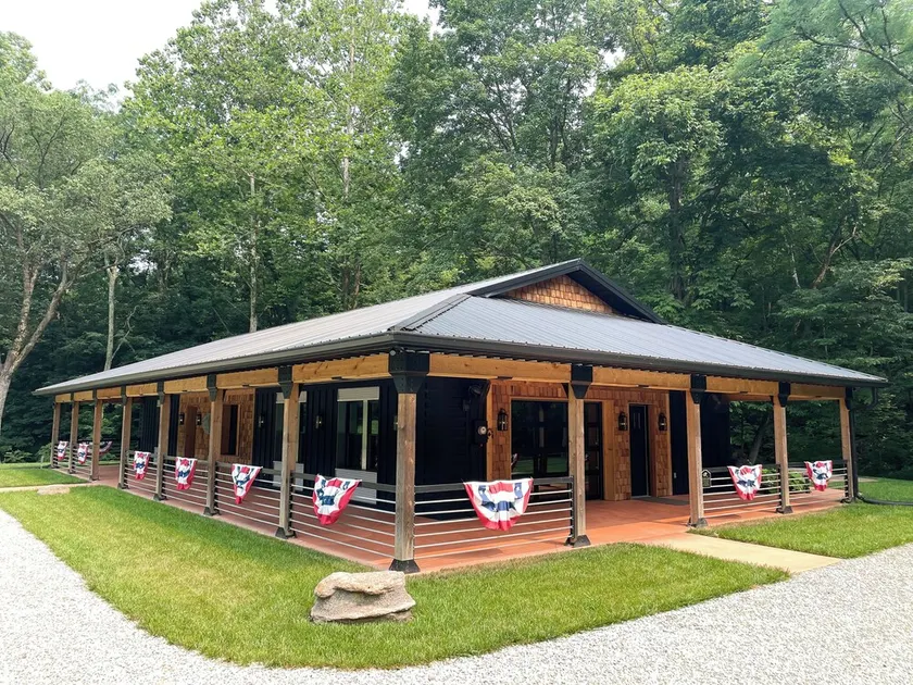 All Seasons Lodge! Nestled on 12 acres, 1500 ft from Brookville Lake + hot tub, - Image 1