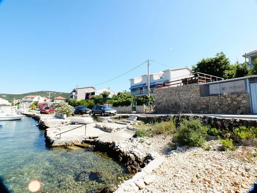 Two bedroom apartment near beach Vinišće, Trogir (A-19014-a) - Image 1