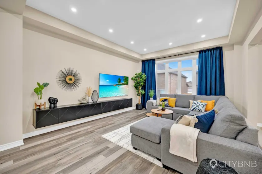 22min drive to Niagara. Sleeps 10. 1GB. 5 Bd/4 Bth - Image 1