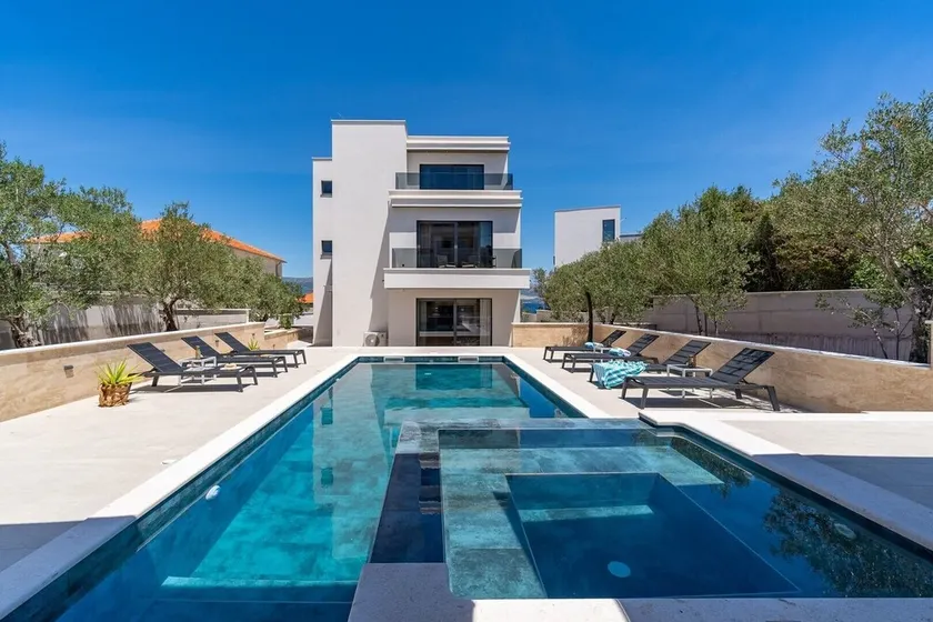 Villa Lady Maris with heated pool,70m from beach - Image 1