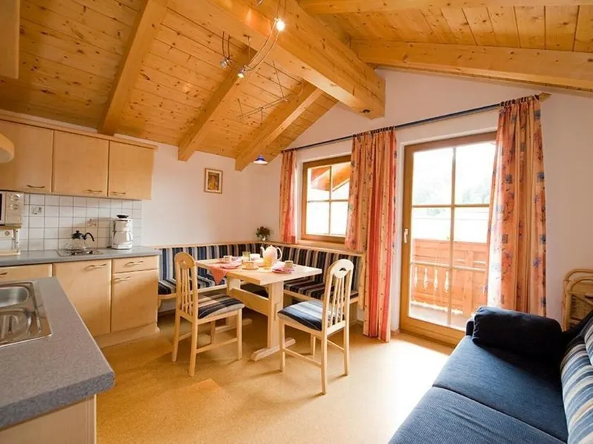 Apartment D (4-5 persons/2 bedrooms, 1 WSR) - Apartments Amadeo - Image 1
