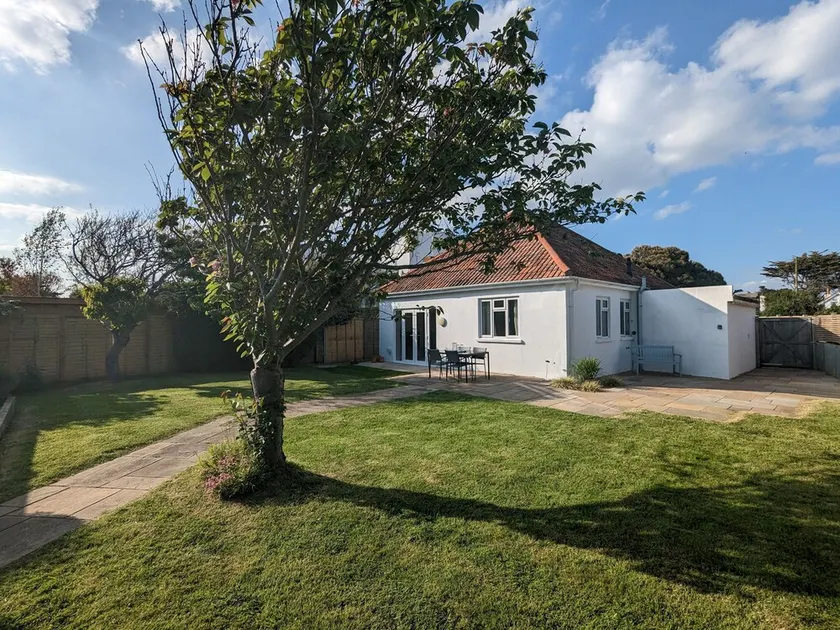 Coney Six - East Wittering -  a family house that sleeps 4 guests  in 2 bedrooms - Image 1