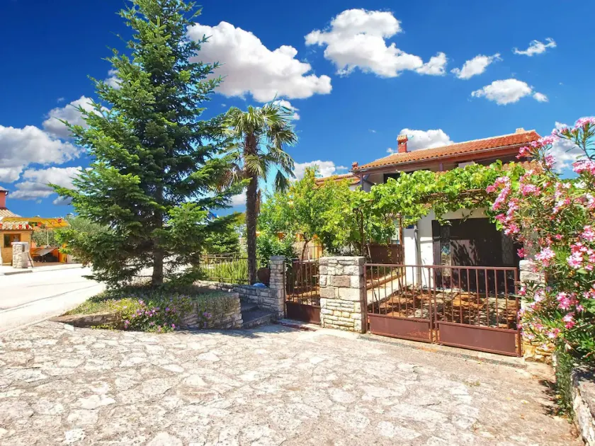 Holiday Apartment - Image 1