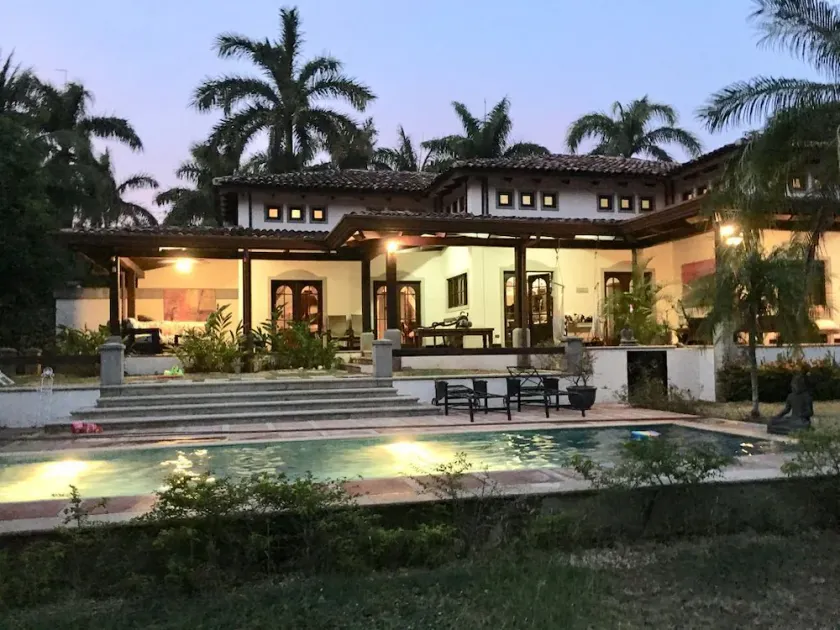 Walk to private beach - Poolside - Family friendly - Image 1