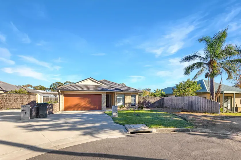 A comfortable and spacious 3 bedroom, pet-friendly home - Image 1