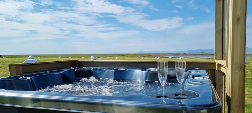 Hítarneskot - Private hot tub Cottages - Image 1
