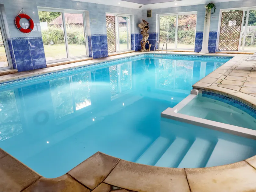 THE ORCHARD, pet friendly, character holiday cottage in Peasmarsh - Image 1