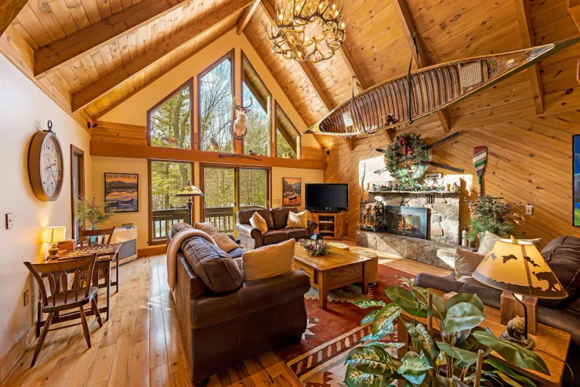 Luxury meets Rustic- Beautiful Lodge 1.9 miles from Whiteface-EV charger - Image 1