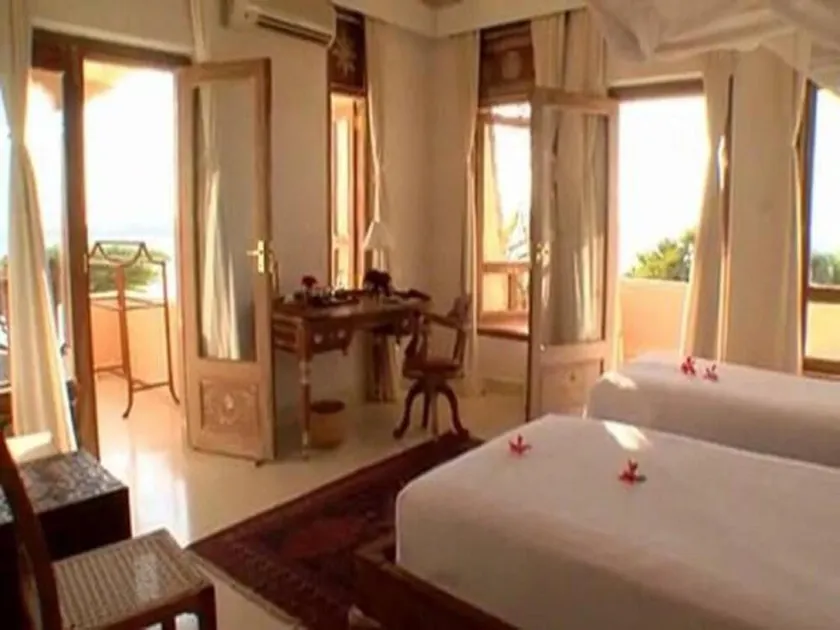 Jannataan Hotel - Image 1