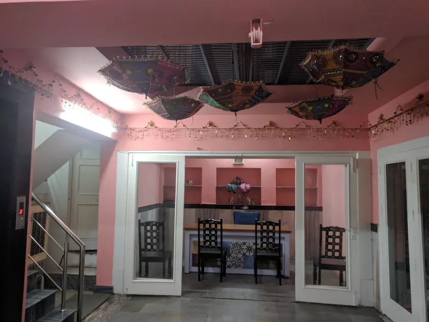 Old Traditional heritage house with Royal feel located in main pink city - Image 1