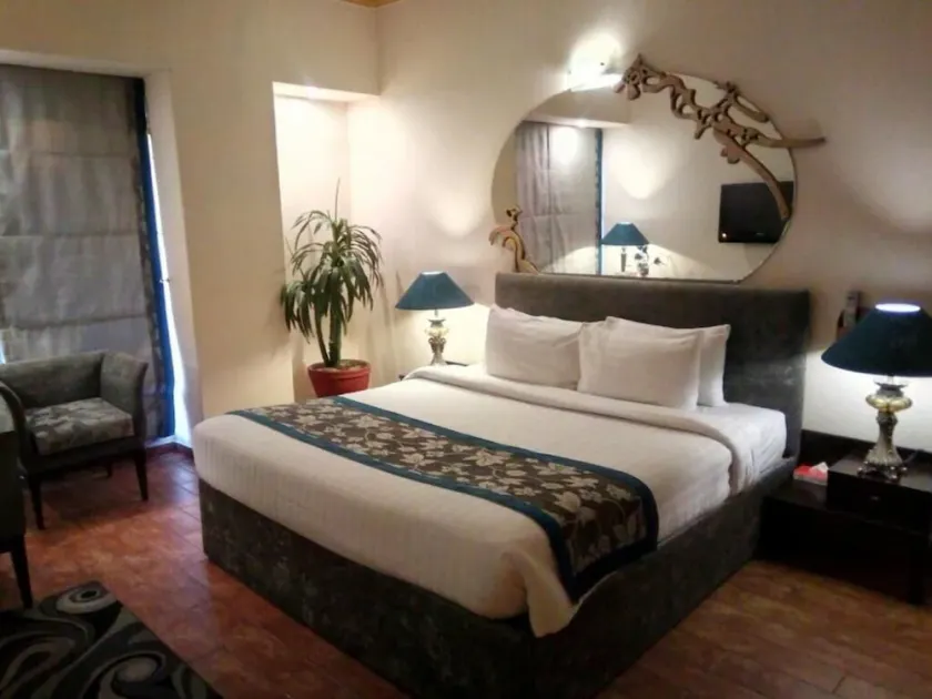 Hotel Days Inn - Image 1